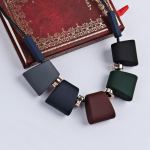 Euroopa ja Ameerika liialdatud mitmek&uuml;lgne matt &uuml;mar helmestega l&uuml;hike kaelakee mitmev&auml;rviline