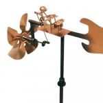 K&auml;sitsi valmistatud metallist trummar tuuleveski, l&ouml;&ouml;kpillim&auml;ngija muusikafiguurid ja kujud, tuulej&otilde;ul t&ouml;&ouml;tav kineetiline skulptuur, tuulep&ouml;&ouml;rised &otilde;ue, muruplatsi, aia kaunistuseks mitmev&auml;rviline