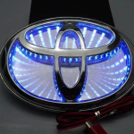 1X TOYOTA 3D Logo Valgus Auto Esiv&otilde;re Pagasiruumi Logo LED Valgus Toyota Corolla PRADO CHR HRV Camry Highlander LVALON Rav4 REIZ OM1 jaoks 11cmX7.5cm sinine