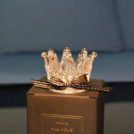 Crown Design Car Aroomiteraapia Ornament Armas auto sisekujundustarvikud Autokeskuse konsooli parf&uuml;&uuml;m &scaron;ikk ornament 5cm&times;8cm