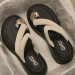 Suvised sussid Naiste varvassandaalid Moodsad metallist paksu tallaga sussid Mugavad pl&auml;tud vabaaja klambriga sandaalid sussid 35 beež