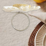 Lillelise salvr&auml;tiku r&otilde;nga lillelise pandlaga &otilde;htus&ouml;&ouml;gilaua kaunistuse hoidik banketile kohv