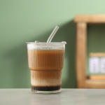 450 ml triibuline klaastass l&auml;bipaistvad klaasid kaane ja &otilde;lgedega j&auml;&auml;kohvkruus teetass mahla klaas piim veetass joogin&otilde;ud roheline