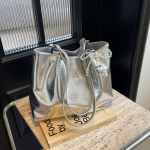 Vaba aja t&ouml;&ouml;lk&auml;imiseks m&otilde;eldud mahukas kott naistele uus tipptasemel &otilde;lakott, moodne k&auml;eshoitav kandekott