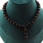 Pierres et Min&eacute;raux. Collier perles Lave 8 mm + 3 perles Lave 8 mm. Chaine en acier Collier femmes, hommes. Taille personnalisable.