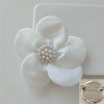 3D Helmes Tikand Lihtsus Lillekujuline Riidest Kleebised Eemaldatav Imitatsioonp&auml;rl Lillepross Korsaaž R&otilde;ivaaksessuaarid valge