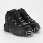 Gooti Punk stiilis naiste pahkluusaapad - paelkinnitusega, platvormkontsaga, &uuml;mara ninaga metallist detailidega, kunstnahast kate Size 36 must