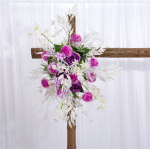 Pulmade taustade paigutus Dekoratiivne kunstlilledega seinalaud Lauav&otilde;lv Ripplillerida kaubanduskeskuse fotograafiale lillealus valge