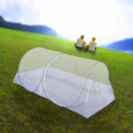 Matkav&otilde;rgu telk Kokkupandav v&otilde;rk siseruumides veoautoga reisimiseks reisiautoks