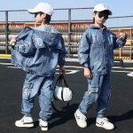 Poiste kevadine ja s&uuml;gisene teksa&uuml;likond Poistele ja lastele teksadest kapuutsiga jakk + teksad Moodne kaheosaline &uuml;likond 160