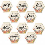 Puidust pulmalaud numbrisildid, t&auml;hed, digitaalsed istmeplaadi sisekujundus pulmapeo kihlusistme jaoks