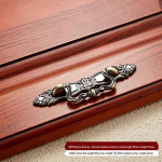 Euroopa antiikse tsingisulamist riidekapi k&auml;epide, sinine ja punane pronks (96 mm)