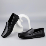 Ehtsad nahast meeste mokassiinid Mugavad meeste vabaajajalatsid Luksusbr&auml;ndi Meeste ametlikud kingad Hingavad slip-on paadikingad 43 white