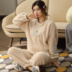 Talvised soojad siidist pidžaamakomplektid naistele sametflanellist magamisriided Moodsatiinist pehme pl&uuml;&uuml;sist &ouml;&ouml;r&otilde;ivad 2XL valge/beež