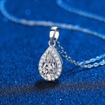 D v&auml;rvi 1 kat 100% ehtne moissanite kaelakee naistele Vvs pirnil&otilde;ikeline teemant ripats t&uuml;druks&otilde;bra ehtele S925 Sterling Silver Gra Total 1 carat