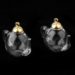 2 tk Mini teekann, t&uuml;hjad klaasist soovipudelid, viaalid ripatsiga amuletid, 20 x 30 mm