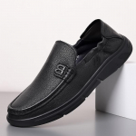 Lambanahast vabaaja nahast kingad Meeste kevadised igap&auml;evased jalan&otilde;ud Ehtsast nahast pehme tald Slip-on keskealine isa, kes s&otilde;idab meeste kingad 38