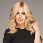 Naiste loomuliku lainega blond s&uuml;nteetiline parukas - Kohev ja mitmek&uuml;lgne igap&auml;evaseks kandmiseks, pidudeks ja rollim&auml;ngudeks hele