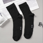 Meeste hingavad spordisokid V&otilde;rgust keskmise toruga p&otilde;hilised pikendatud suvised &otilde;hukesed plusssuuruses puuvillased sokid one size must