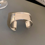 Ebaregulaarne volditud laia manseti k&auml;ev&otilde;ru metallist reguleeritava avaga k&auml;ev&otilde;ru naistele Luksuslikud minimalistlikud k&auml;ev&otilde;rud Ehted Aksessuaarid Kingitused 2