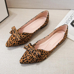 Naiste madalad kingad kevad s&uuml;gis naiste vabaaja lofersid peale libistatavad liblikas&otilde;lm terava ninaga leopard hingavad pehmed tossud 34-43 34 aprikoosi