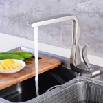 Kaasaegne valamu disain Kroomviimistlusega Vannitoa segisti segisti juga Kuuma ja k&uuml;lma vee kraanid vannitoa kraanikausile F8153