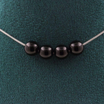 Pierres et Min&eacute;raux. Collier 4 perles Agate noire 8 mm. Chaine en acier inoxydable Collier femmes, hommes. Taille personnalisable.