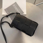 Mini kootud naturaalsest nahast naiste &otilde;lakotid Pehme lambanahast crossbody kott Br&auml;ndistiilis kudumise v&auml;ike k&auml;ekott Telefonikott Ilma logota must