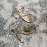 Uus suvine k&otilde;ik sobivad naiste tikkp&uuml;ksid, mood Seksikad &otilde;hukesed kontsad sandaalid Haldjastiilis &Uuml;hes&otilde;naga pandlaga v&ouml;&ouml; punased k&otilde;rged kontsad kingad 35