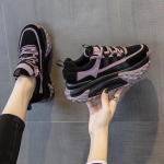 M&uuml;&uuml;a uued paksu tallaga k&otilde;rgendavad naiste tossud Ins Tide Super Fire Fried Street Daddy Shoes K&otilde;ik vabaaja libisemiskindlad naiste kingad 35 lilla