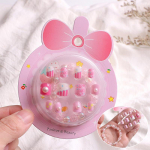 12 n&auml;pun&auml;idet: vajutage k&uuml;&uuml;ntele k&auml;ev&otilde;ru komplektiga, k&uuml;&uuml;nekunsti kaunistamine ise, armsad multifilmi eelliimiga kunstk&uuml;&uuml;ned