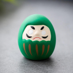 Jaapani keraamiline Daruma Doll K&auml;sit&ouml;&ouml; Lucky Charm Fortune Ornament Maastik Kodukaunistus Miniatuursed tarvikud Kingitused kollane