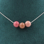 Pierres et Min&eacute;raux. Collier 3 perles Rhodonite 8 mm Chaine en acier inoxydable Collier femmes, hommes. Taille personnalisable.