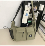 Mitmek&uuml;lgne messenger-kott meeste lihtne &otilde;lakott Jaapani spordi- ja reisipostimeeste kott Naiste &uuml;li&otilde;pilaste klassi kott