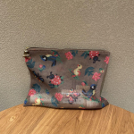 Jaapani multifilmi lepatriinu, pardi, lille ja linnu mustriga kosmeetikakott &ndash; suure mahutavusega v&otilde;rgust hoiukott