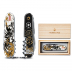 VICTORINOX Sengoku Sumi-e Climber Oda Nobunaga &Scaron;veitsi armee nuga Multifunktsionaalne Medium