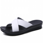 Suvised nahast naiste sandaalid pl&auml;tud 35 valge