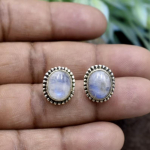 925 h&otilde;bedast vikerkaarest kuukivist v&auml;&auml;riskividest peor&otilde;ivad naiste ovaalsed k&otilde;rvar&otilde;ngad, kingitus talle