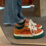 Vintage, punane l&otilde;uend madala &uuml;laosaga naiste tossud vabaaja kirjaga tikandid rulajalatsid &otilde;pilastele lamedad mood vulkaniseeritud kingad 35 oranž