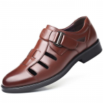 Meeste suvised pehmest nahast sandaalid, hingav ehtsast nahast &otilde;&otilde;nsa varbaosaga ja pehme tallaga &uuml;lima mugavuse tagamiseks. Size 38