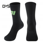 1 paar peegeldavaid rattasokke Hingavad, niiskust imavad mehed, naised, &otilde;ues matkamine, ronimine, &ouml;&ouml;s&otilde;it, jooksmine, helendavad spordisokid must