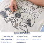 Batikikomplekt: Nuga, Vaha vastu pidav, Sulatusvahend, Taimsed ja Indigov&auml;rvid, Vahapliit, Pliit, Joonistusvahendid