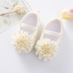 Lapsed Beebi tikkima v&otilde;revoodi kingad vasts&uuml;ndinud t&uuml;drukud, pehme tald, esimene jalutusk&auml;rud, puuvillased libisemiskindlad lilledega jalatsid peapaelaga L