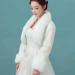 Pruudi kunstkarusnahast m&auml;hitud &otilde;htukleit Bolero Cape pulmajoped