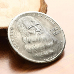 1452-1519 Da Vinci m&uuml;ndi k&auml;sit&ouml;&ouml; h&otilde;bem&uuml;nt m&auml;lestuskollektsiooni m&uuml;nt 3.5*3.5*0.2cm