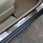 Uksepaku kaitse Suzuki Vitara 2015 2017 2018 jaoks Autotarvikud Originaalsed Autol&auml;vepaku pedaalikatted Kleebised punane