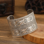 Retro etnilises stiilis h&otilde;bedane laia versiooni k&auml;ev&otilde;ru, nikerdatud mustriga naiste boheemlaste k&auml;ev&otilde;ru Tiibeti k&auml;ev&otilde;ru Retro aksessuaarid