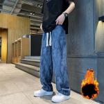 2023. aasta s&uuml;gis/talv, soe moekas pl&uuml;&uuml;sis paksendatud sirged p&uuml;ksid, laia s&auml;&auml;rega vabaaja puuvillased p&uuml;ksid M valge