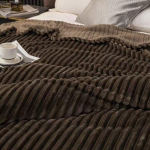 Suurep&auml;rased &uuml;lipl&uuml;&uuml;sised fliistekid, paks, hubane ja soe esmaklassiline fliis, sametiselt pehmed vooditekid ja vooditekid - t&auml;is/kuninganna tekk 180*200CM