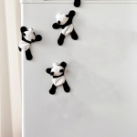 Suur pl&uuml;&uuml;s Panda magnetiline k&uuml;lmikukaunistus 3 tk - pehmest kangast, ovaalse kujuga, sobib ideaalselt k&ouml;&ouml;gikaunistuseks 3pcs